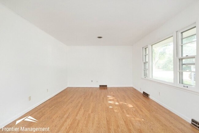Foto del edificio - 1733 Vaughn Dr