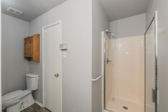Building Photo - Single story 3 bedroom 2 bath home in SW F...