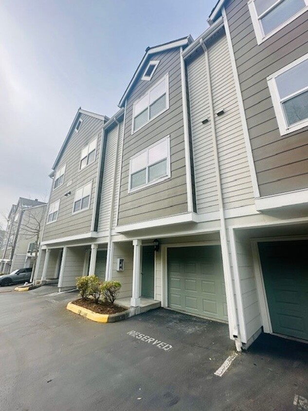 Foto principal - 2bd/2ba Lynnwood Townhome