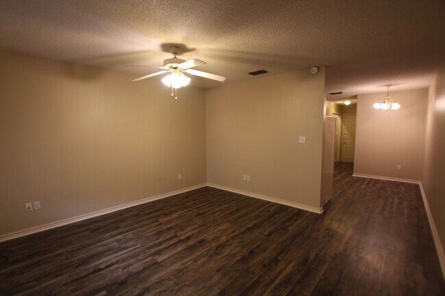 Building Photo - Echo Glen Duplex SERIES 117
