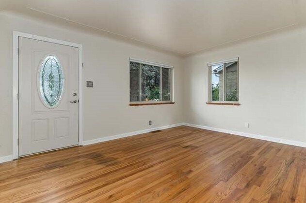 Living Area 1 - 1375 Otis St