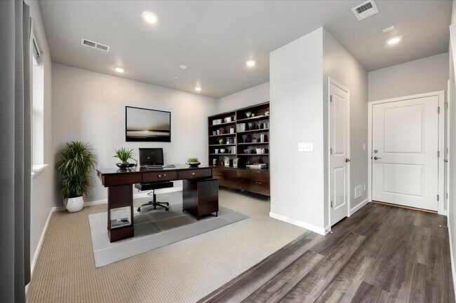 Foto del edificio - Gorgeous NEW Three Story Townhome with two car attached garage!