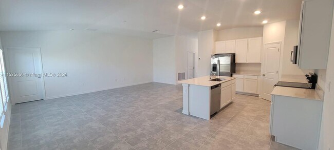 Building Photo - 2079 Punch Bowl Ave