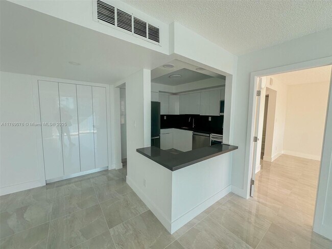 Foto del edificio - 16546 NE 26th Ave
