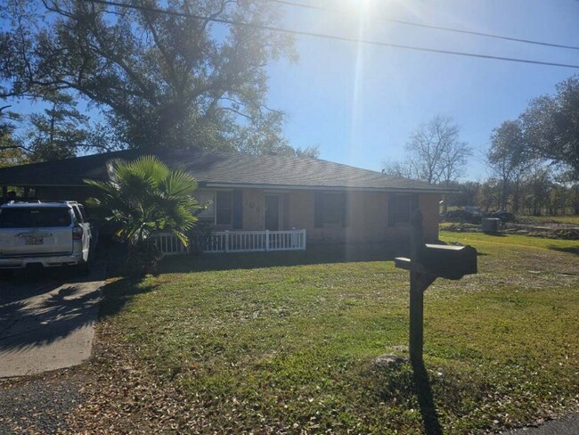 Building Photo - 706 Sundale Dr