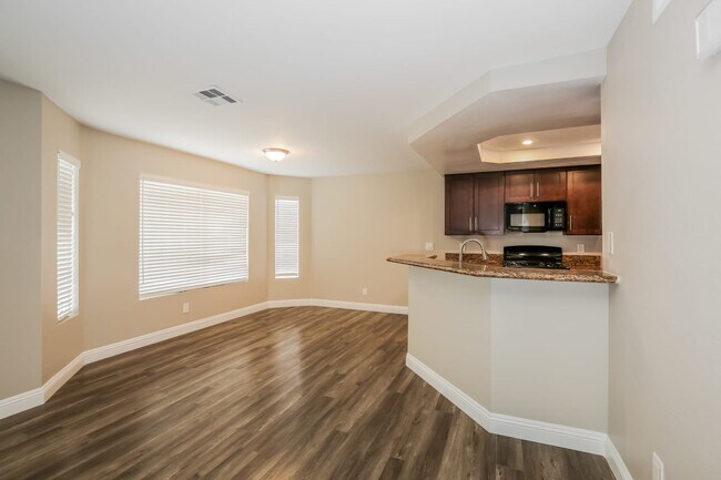 Building Photo - 146 Almendio Lane