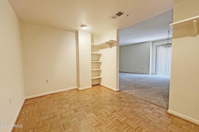 Building Photo - 10330 W Thunderbird Blvd