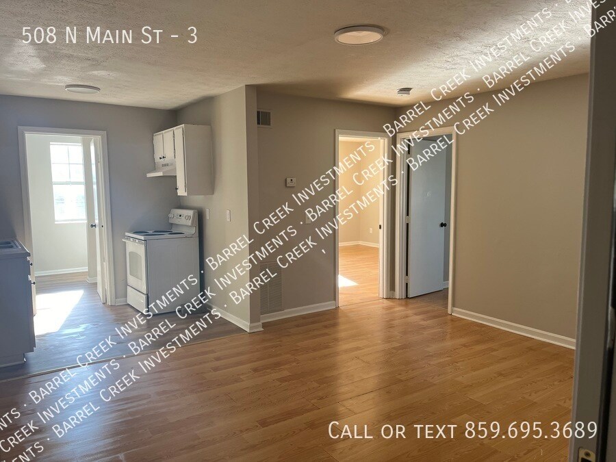 508 N Main St Unit 3, Harrodsburg, KY 40330 Room for Rent in