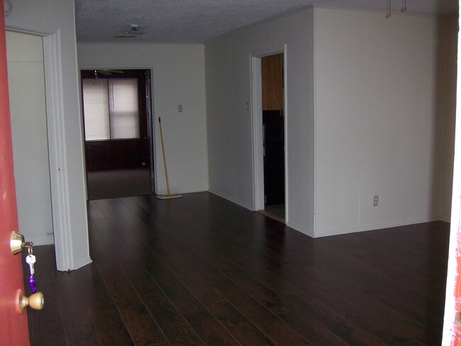 Foto del edificio - 2039 Charjean Rd