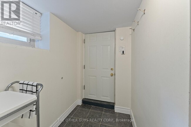 Building Photo - 32 Chamberlain Ave