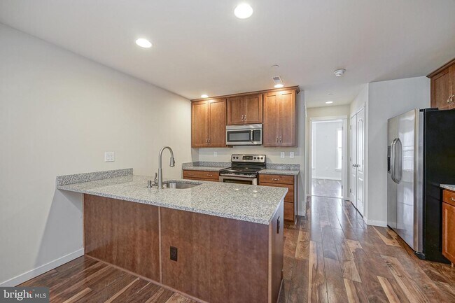 Building Photo - 140 S 46th St