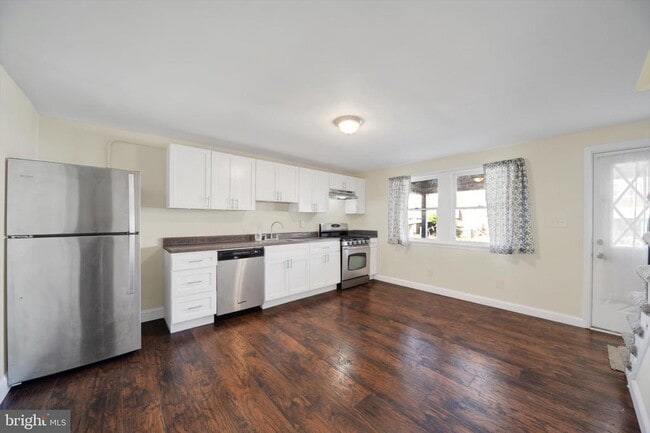 Foto del edificio - 7834 St Claire Ln