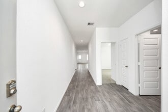 Building Photo - 2007 Woodlark Way