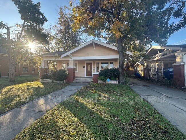 Building Photo - 1442 NW 26th St
