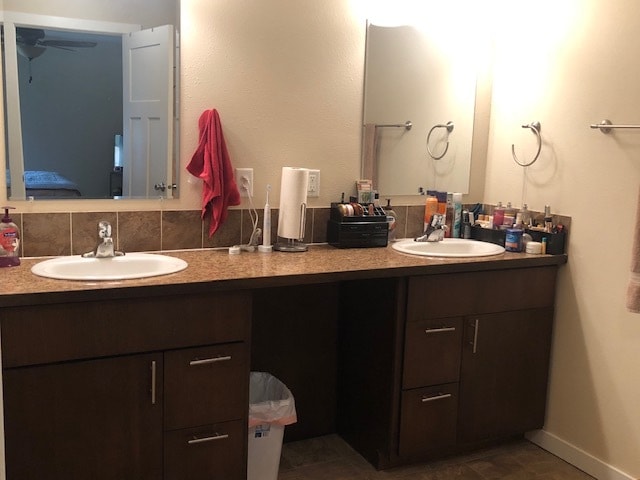 Master bath dual sinks. - 1220 W Bismark Ave