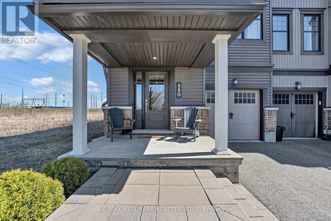 Building Photo - 550 Petrichor Cres