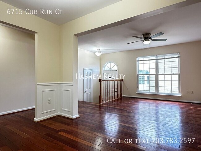 Foto del edificio - 6715 Cub Run Ct