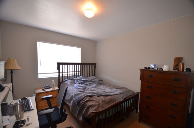 Foto del edificio - HEAT INCLUDED! Pets Negotiable! Summer Only Rental!