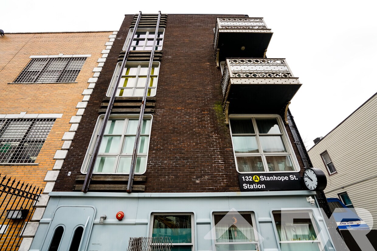 Building Photo - 132A Stanhope St