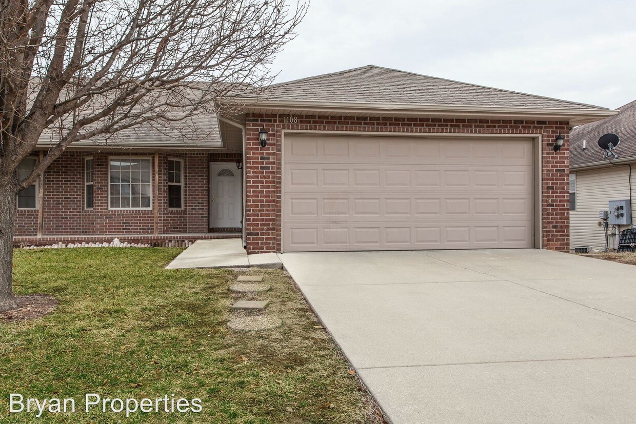 1108 N 25th St, Ozark, MO 65721 Room for Rent in Ozark, MO