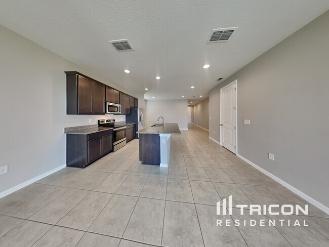 Building Photo - 173 Summershore Drive Auburndale FL