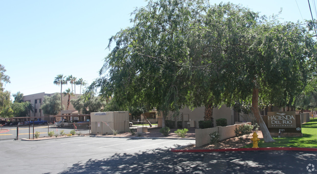 Primary Photo - Hacienda Del Rio Apartments