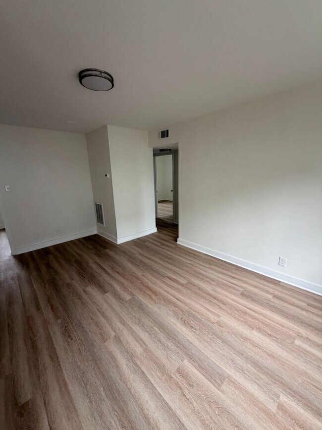 Foto del edificio - 1439 Nightingale Rd