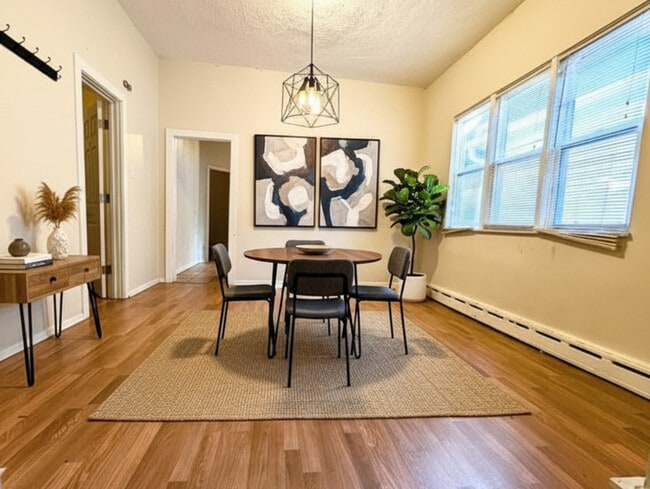 Foto del edificio - 8125 S Escanaba Ave