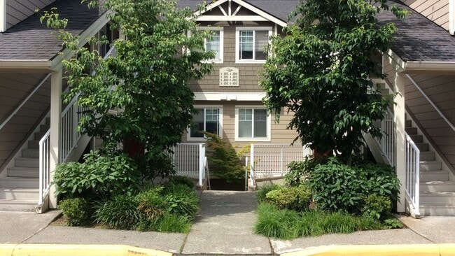 Photo - Sunny and Bright 2 Bedroom 1 Bathroom Cond... House