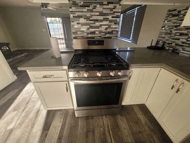 Building Photo - 3 Bedroom Single Family Home in Somerset