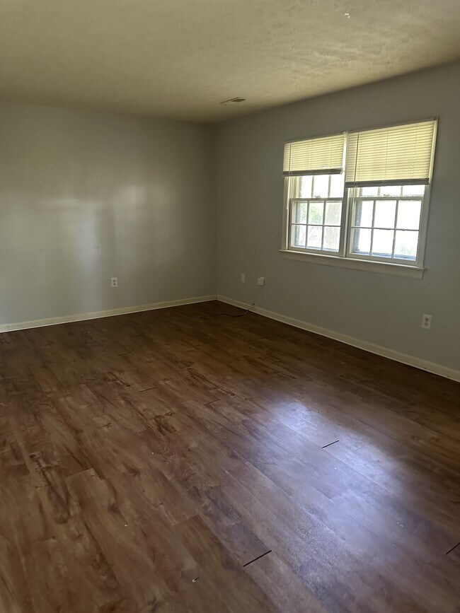 Building Photo - 159 Wildwood Dr
