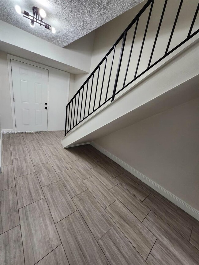 Building Photo - 9375 Fontainebleau Blvd