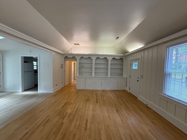 Foto del edificio - Charming cottage walkable to Grounds.