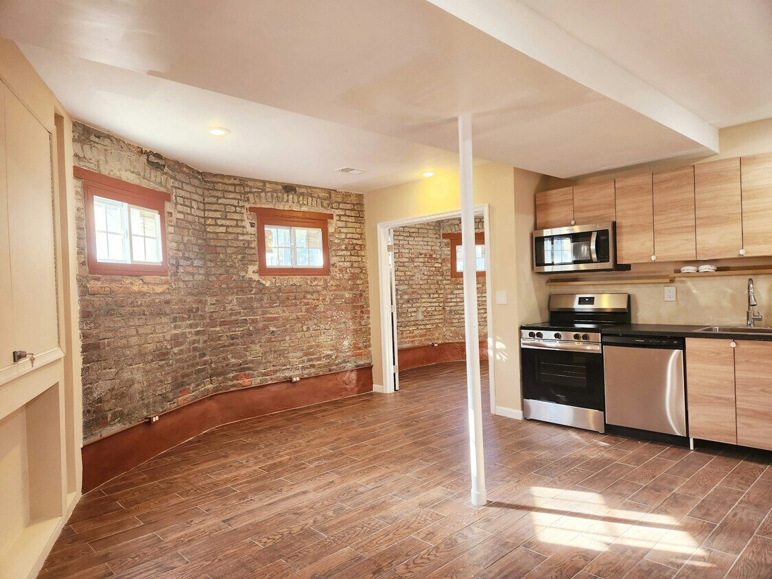 Foto principal - 3647 New Hampshire Ave NW