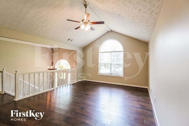 Foto del edificio - 33 Summerhill Dr