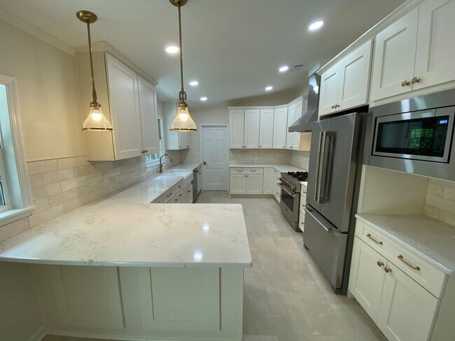 Building Photo - Welcome home!