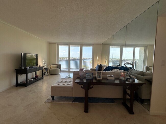 Foto del edificio - 3912 S Ocean Blvd