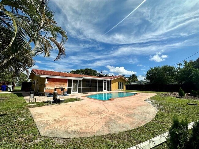 Foto del edificio - 912 NE 9th Ct
