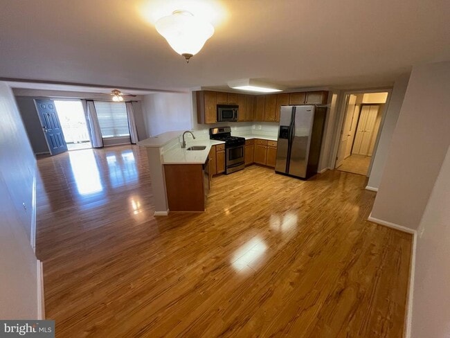 Foto del edificio - 1421 N Van Dorn St