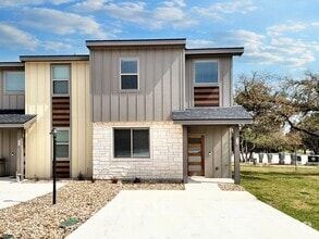 Building Photo - 528 Palmer Dr