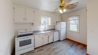 Building Photo - 820 N 13th St