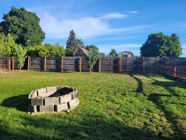 Building Photo - Hayden Avenue Rancher (APP#11)