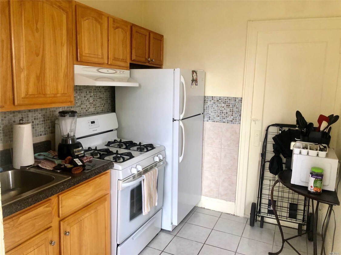 Foto del edificio - 53-21 Roosevelt Ave