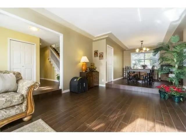 Photo du bâtiment - 15821-1106A 106a Ave