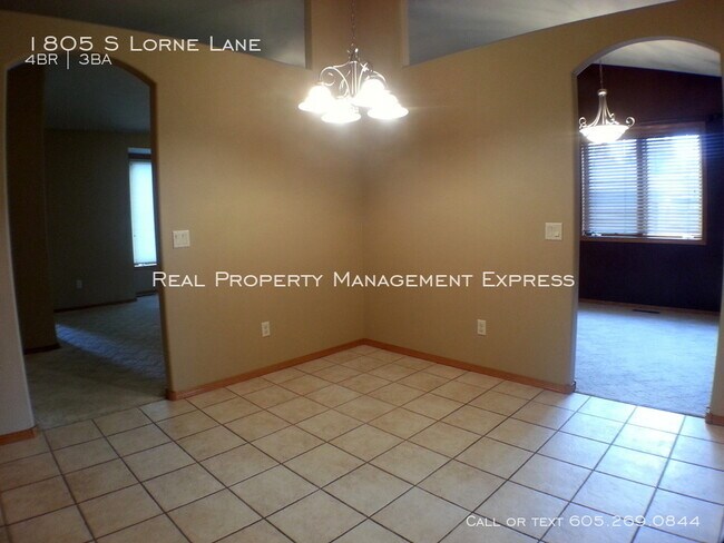 Building Photo - 1805 S Lorne Ln