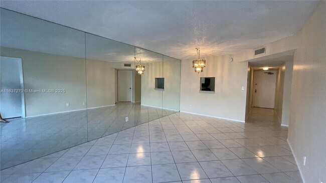 Building Photo - 8051 S Colony Cir