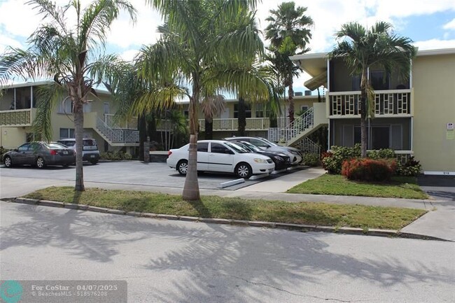 Building Photo - 1720 Funston St