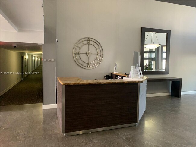 Foto del edificio - 200 Leslie Dr