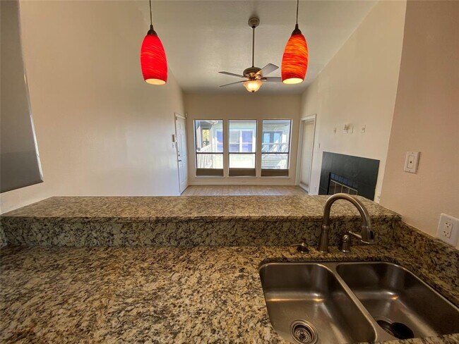 Foto del edificio - 807 W 25th St