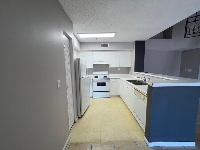 Building Photo - 7896 Sonoma Springs Cir